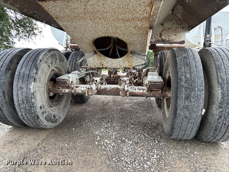 image for item FC1643 2010 Construction Trailer Specialist HRD-32 end dump trailer
