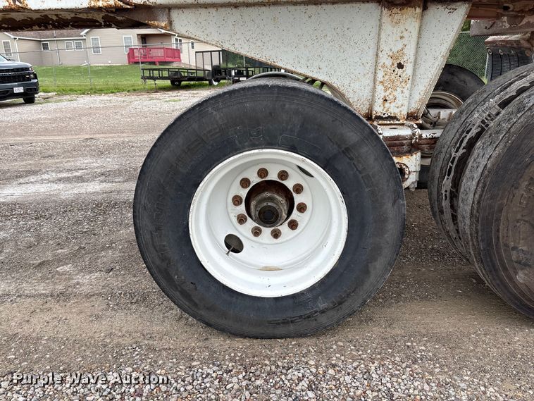 image for item FC1643 2010 Construction Trailer Specialist HRD-32 end dump trailer