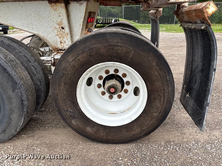 image for item FC1643 2010 Construction Trailer Specialist HRD-32 end dump trailer