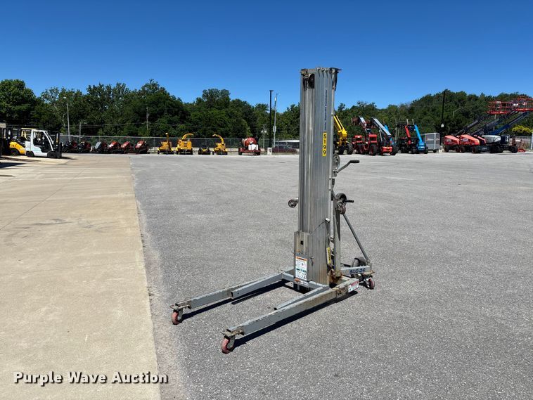 image for item FC1654 Genie SLC-24 contractor lift