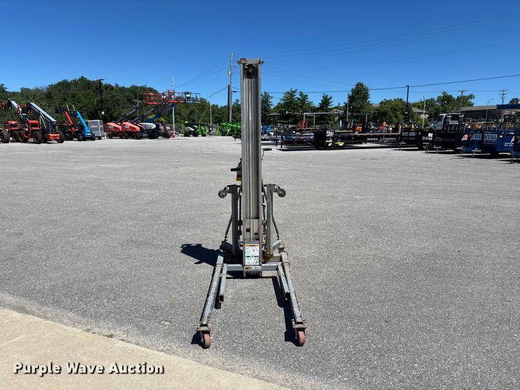 image for item FC1654 Genie SLC-24 contractor lift
