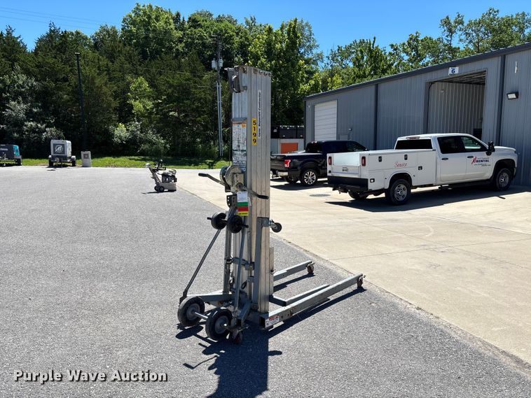 image for item FC1654 Genie SLC-24 contractor lift
