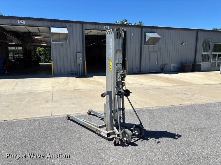 image for item FC1654 Genie SLC-24 contractor lift