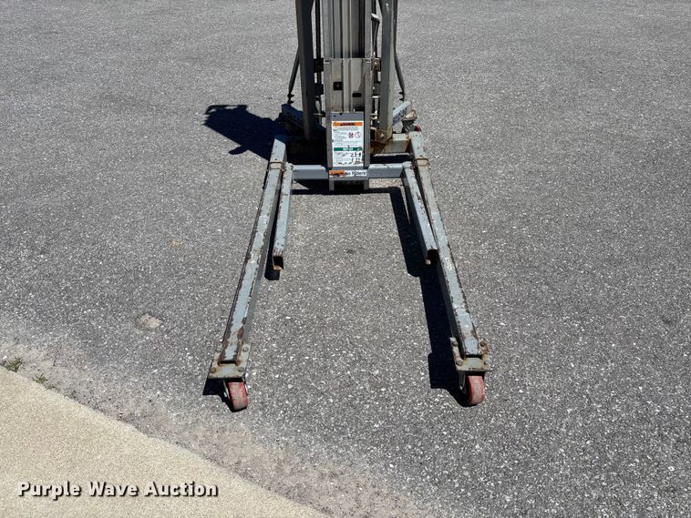 image for item FC1654 Genie SLC-24 contractor lift