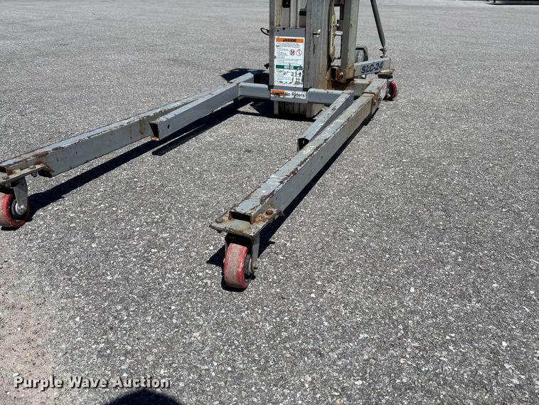 image for item FC1654 Genie SLC-24 contractor lift