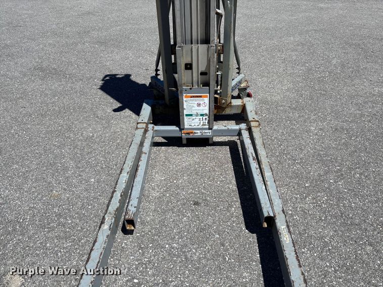 image for item FC1654 Genie SLC-24 contractor lift