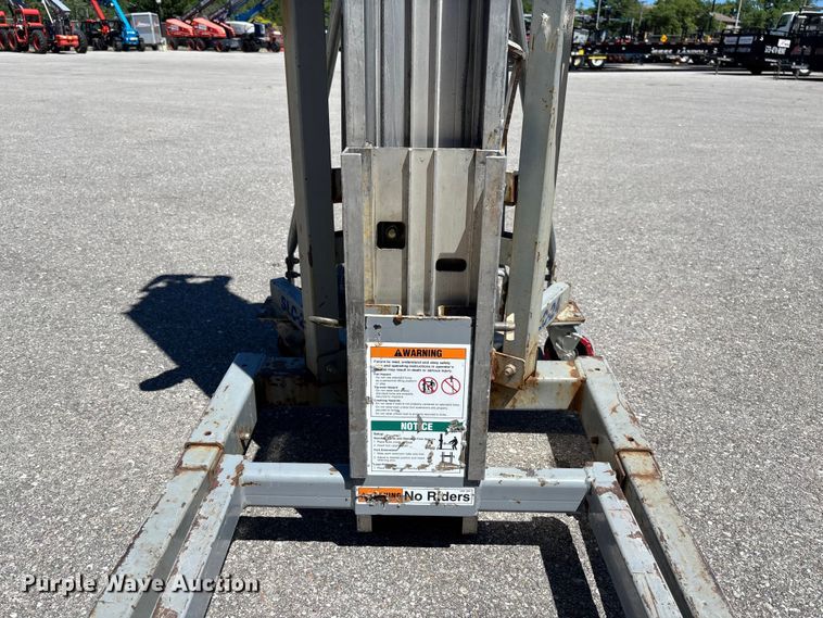 image for item FC1654 Genie SLC-24 contractor lift