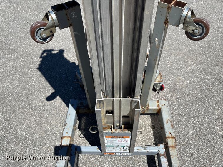 image for item FC1654 Genie SLC-24 contractor lift