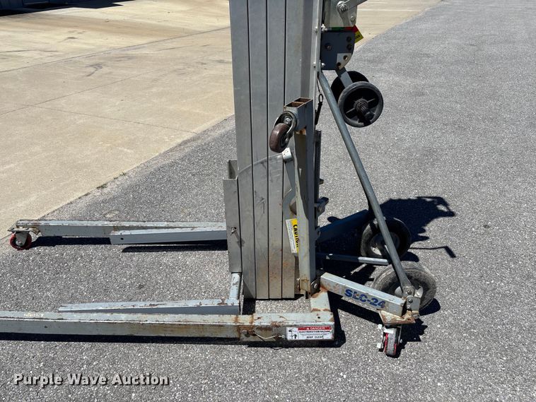 image for item FC1654 Genie SLC-24 contractor lift