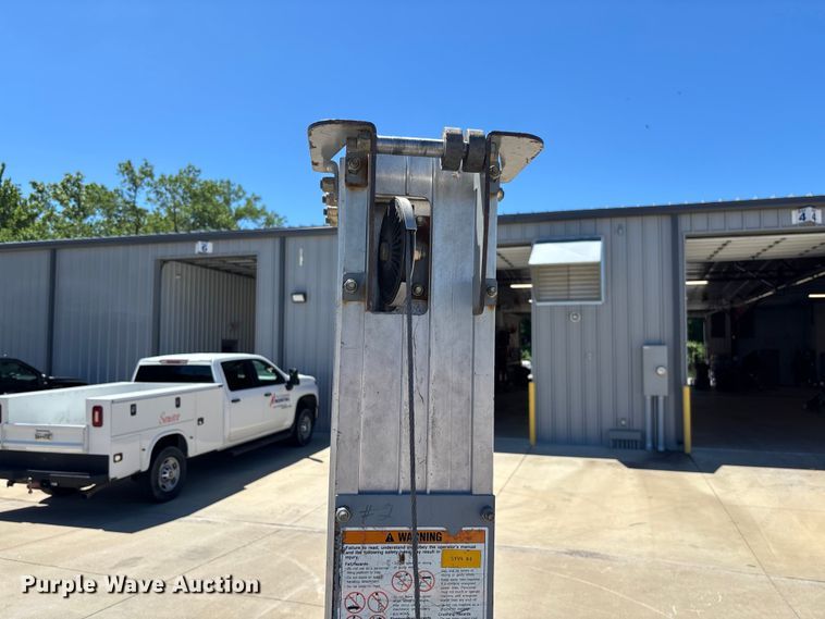 image for item FC1654 Genie SLC-24 contractor lift