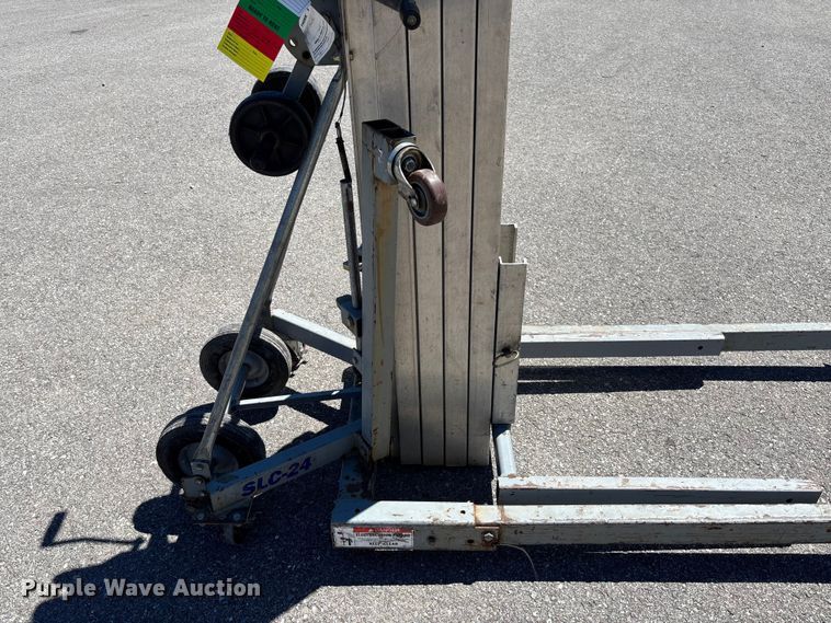 image for item FC1654 Genie SLC-24 contractor lift