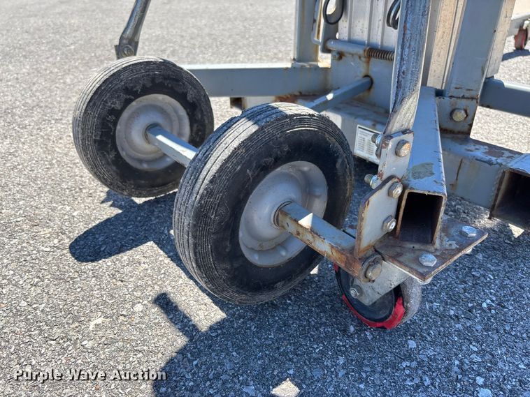 image for item FC1654 Genie SLC-24 contractor lift