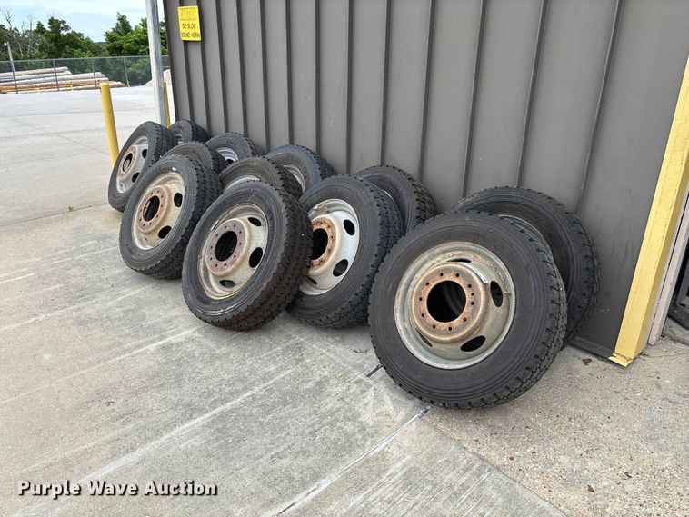 image for item FC1664 (12) Michelin XDS2 225/70R19.5 tires and wheels