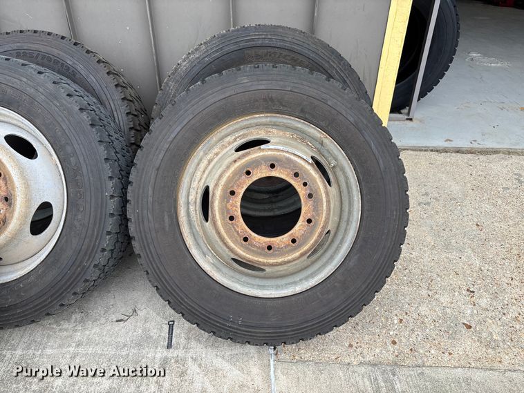 image for item FC1664 (12) Michelin XDS2 225/70R19.5 tires and wheels