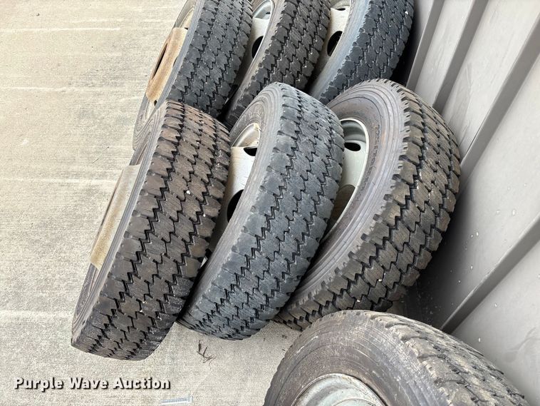 image for item FC1664 (12) Michelin XDS2 225/70R19.5 tires and wheels