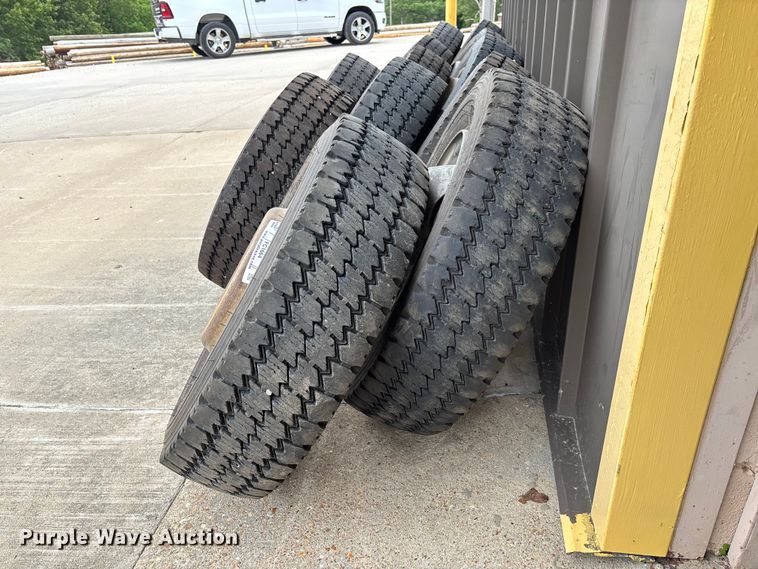 image for item FC1664 (12) Michelin XDS2 225/70R19.5 tires and wheels