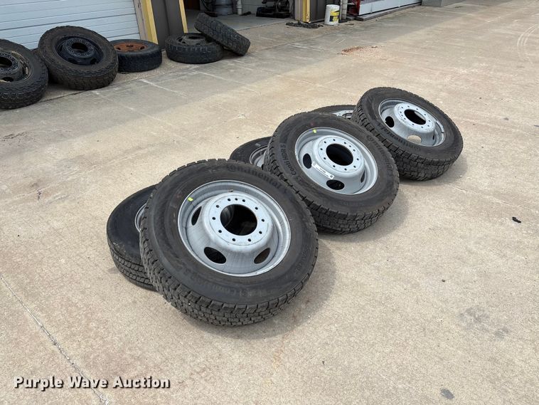 image for item FC1666 (6) Continental HDR5 225/70R19.5 tires and wheels