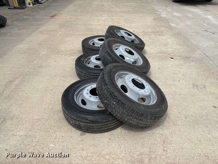 image for item FC1666 (6) Continental HDR5 225/70R19.5 tires and wheels