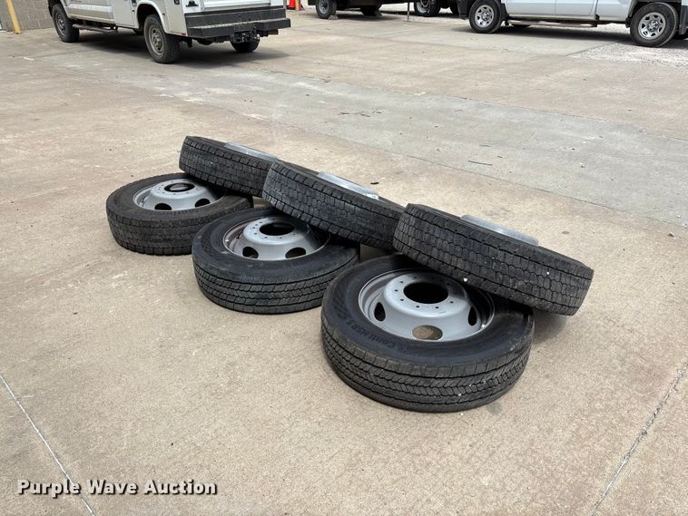image for item FC1666 (6) Continental HDR5 225/70R19.5 tires and wheels