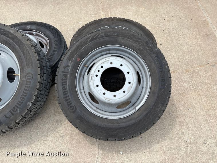 image for item FC1666 (6) Continental HDR5 225/70R19.5 tires and wheels