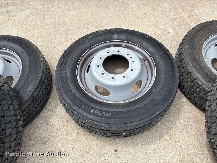image for item FC1666 (6) Continental HDR5 225/70R19.5 tires and wheels