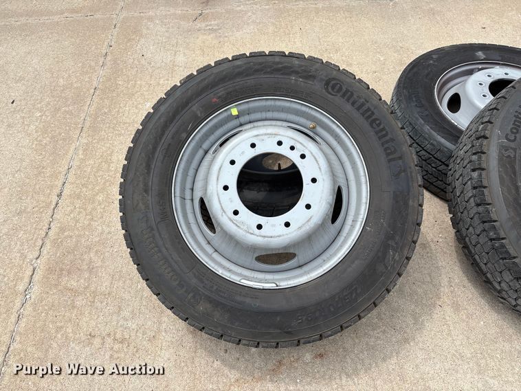 image for item FC1666 (6) Continental HDR5 225/70R19.5 tires and wheels