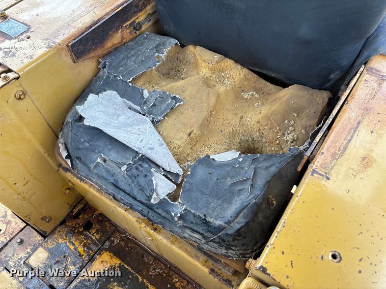 image for item FC1668 1974 Caterpillar 941B track loader