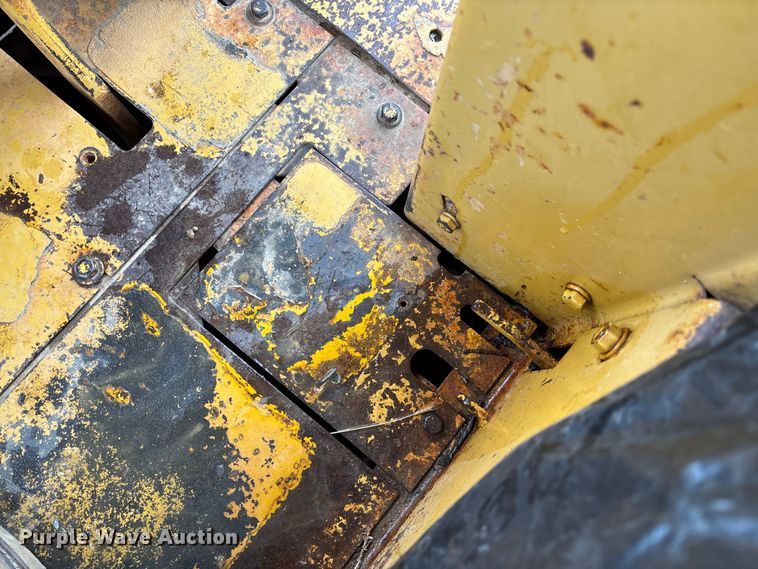 image for item FC1668 1974 Caterpillar 941B track loader
