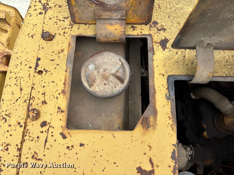 image for item FC1668 1974 Caterpillar 941B track loader