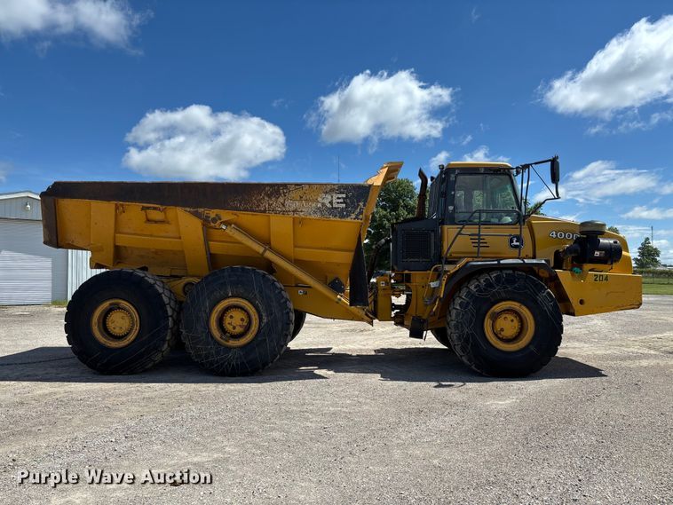 image for item FC1683 2011 John Deere 400D articulated haul truck