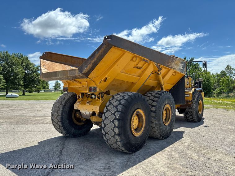 image for item FC1683 2011 John Deere 400D articulated haul truck