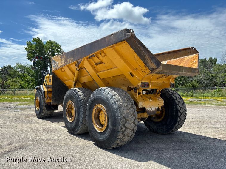 image for item FC1683 2011 John Deere 400D articulated haul truck