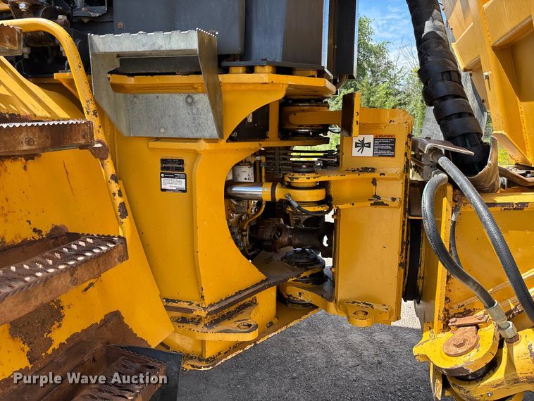 image for item FC1683 2011 John Deere 400D articulated haul truck