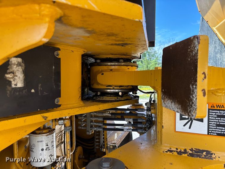 image for item FC1683 2011 John Deere 400D articulated haul truck