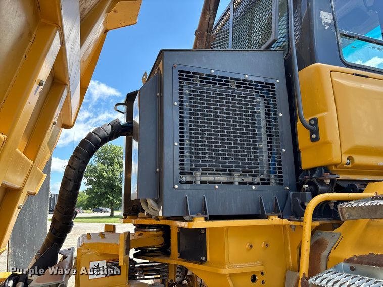 image for item FC1683 2011 John Deere 400D articulated haul truck