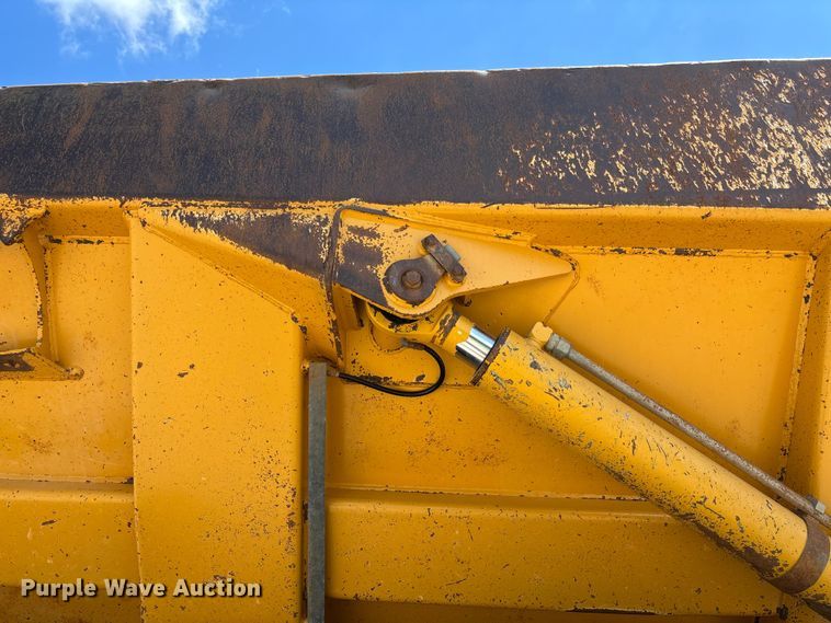 image for item FC1683 2011 John Deere 400D articulated haul truck