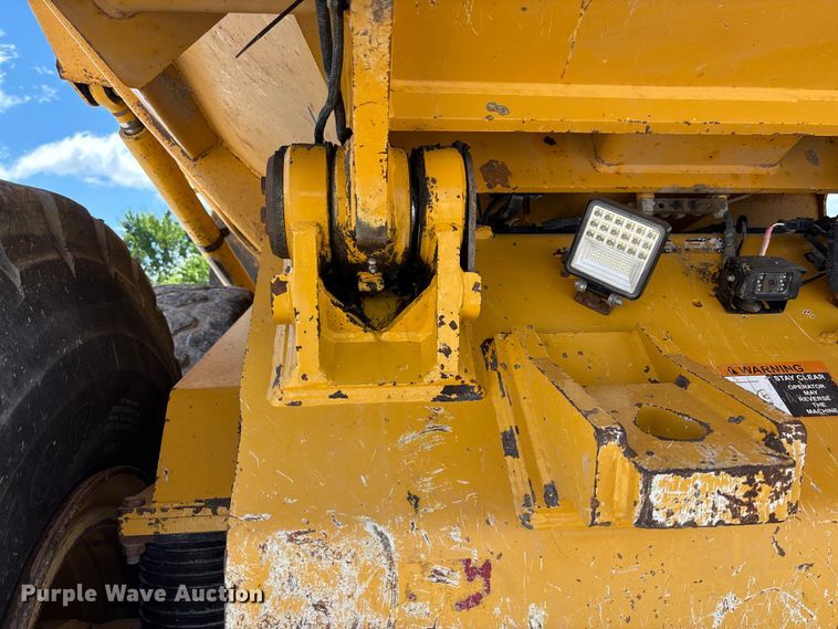 image for item FC1683 2011 John Deere 400D articulated haul truck
