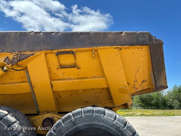 image for item FC1683 2011 John Deere 400D articulated haul truck