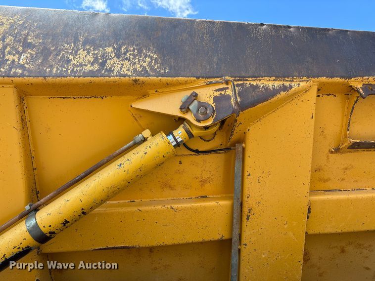 image for item FC1683 2011 John Deere 400D articulated haul truck