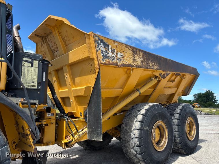 image for item FC1683 2011 John Deere 400D articulated haul truck