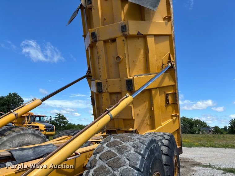 image for item FC1683 2011 John Deere 400D articulated haul truck
