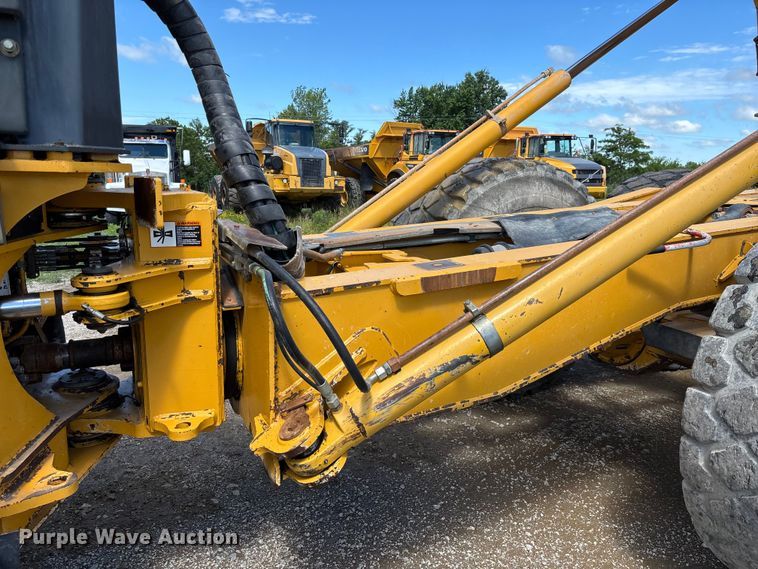 image for item FC1683 2011 John Deere 400D articulated haul truck