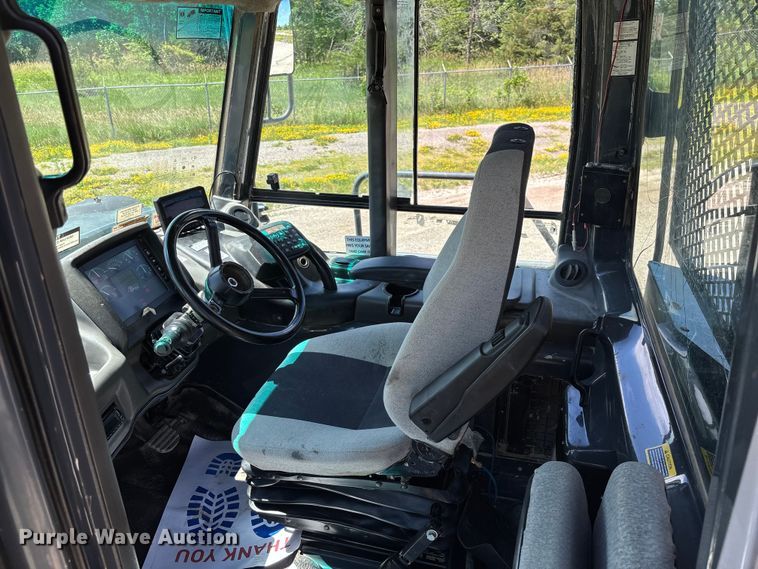image for item FC1683 2011 John Deere 400D articulated haul truck