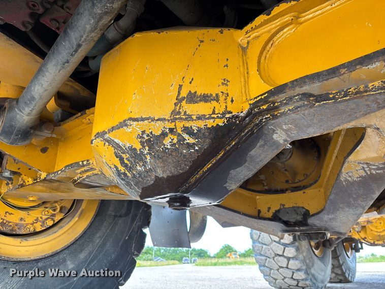 image for item FC1683 2011 John Deere 400D articulated haul truck