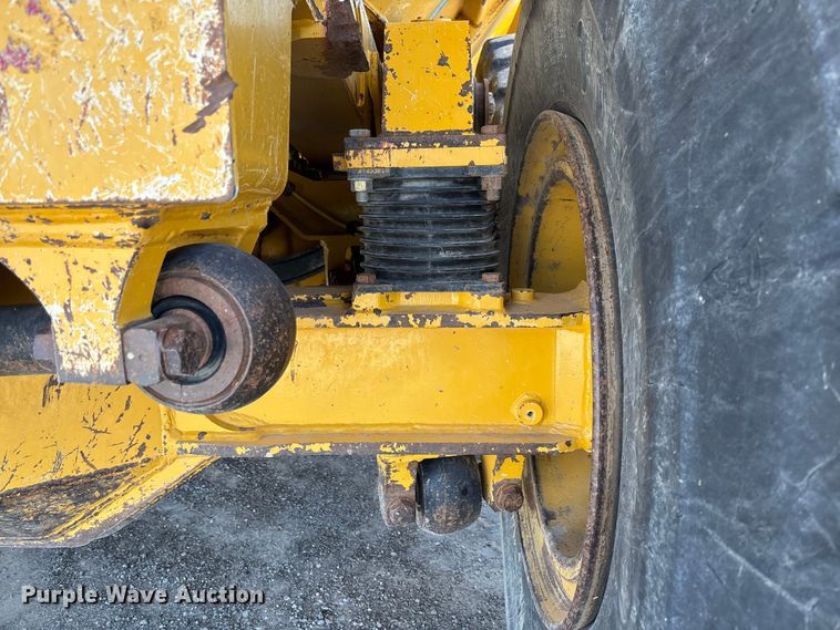 image for item FC1683 2011 John Deere 400D articulated haul truck