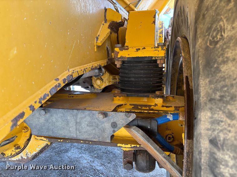 image for item FC1683 2011 John Deere 400D articulated haul truck