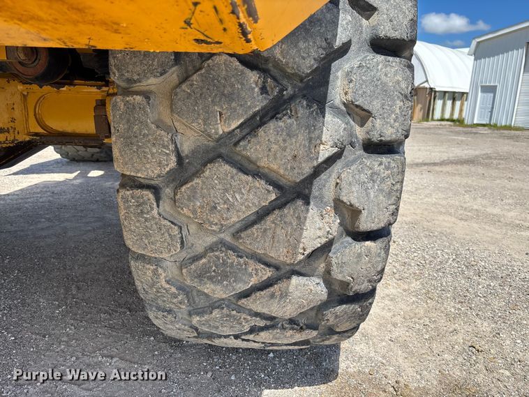 image for item FC1683 2011 John Deere 400D articulated haul truck