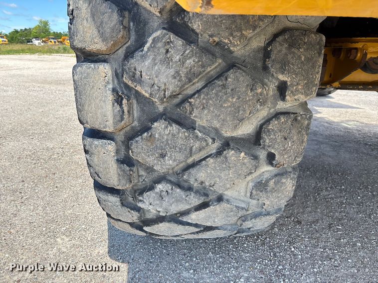 image for item FC1683 2011 John Deere 400D articulated haul truck