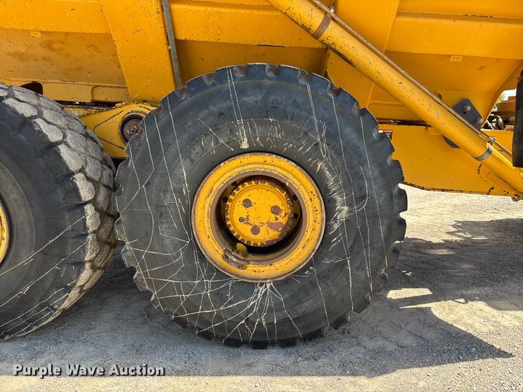 image for item FC1683 2011 John Deere 400D articulated haul truck