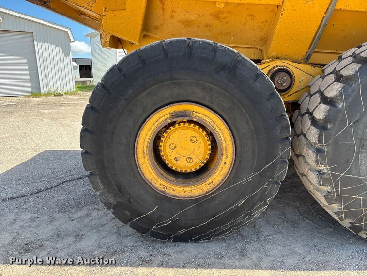 image for item FC1683 2011 John Deere 400D articulated haul truck